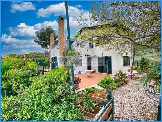 2d1f5a99b4924735be421cc85395f853-original