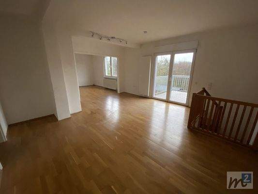 Wohn- und Esszimmer mit Zugang Balkon