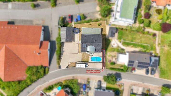 Vogelperspektive separater Eingang zur Gewerbeeinheit