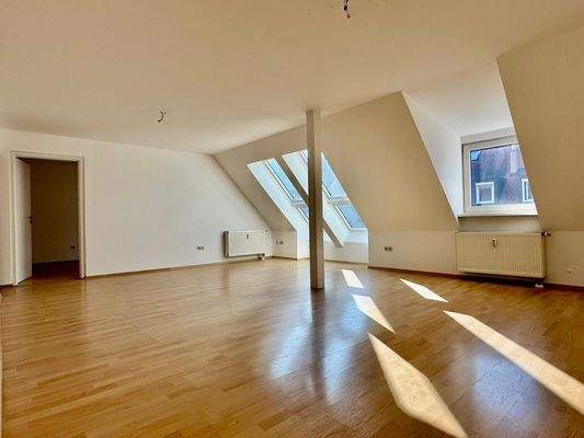 Geräumiges Dachgeschoss