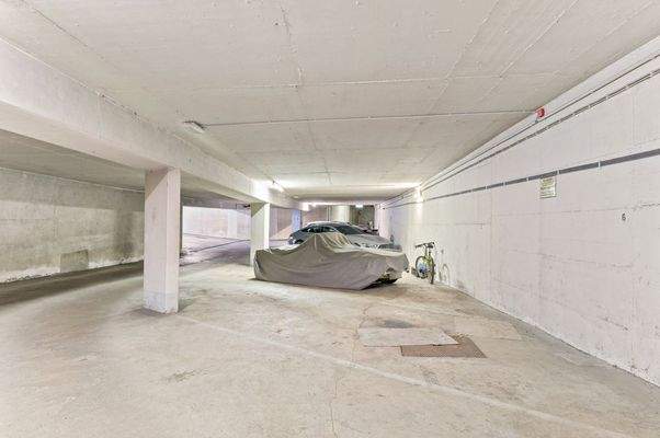 Breiter TG-Stellplatz