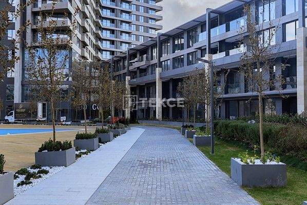Sea-View Flats Near the Sea in a Complex in İzmir Konak