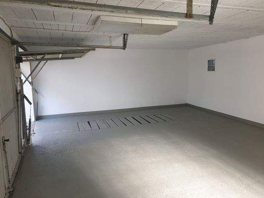 Doppelgarage mit Grube