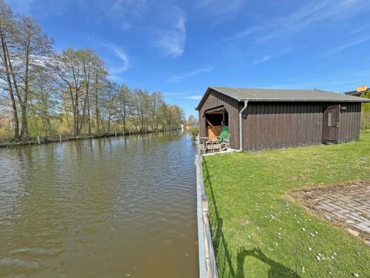 Bootshaus mit Havel.jpg