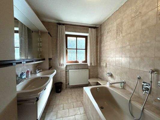 Badezimmer im Erdgeschoss