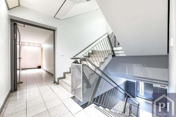 Gepflegtes Treppenhaus im Mehrfamilienhaus