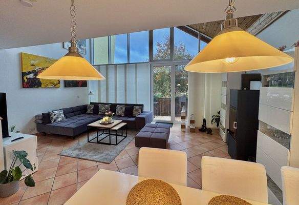 Blick von der Küche in den Wohnbereich (1)