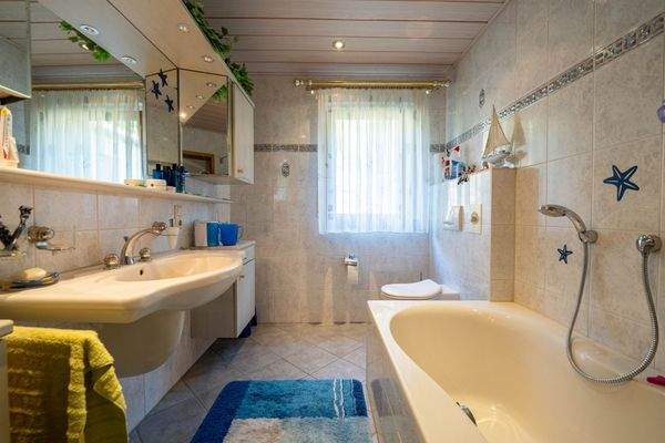 Wannen-/Duschbad EG Whg. 1