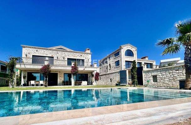 Detached Villa with Nature View and Swimming Pool in İzmir
