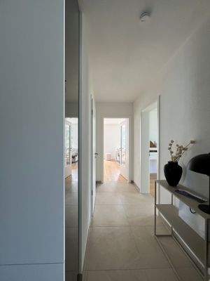 Flur (inkl. maßgefertigter Garderobe)