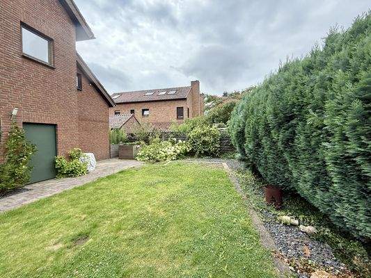 Garten hinterm Objekt