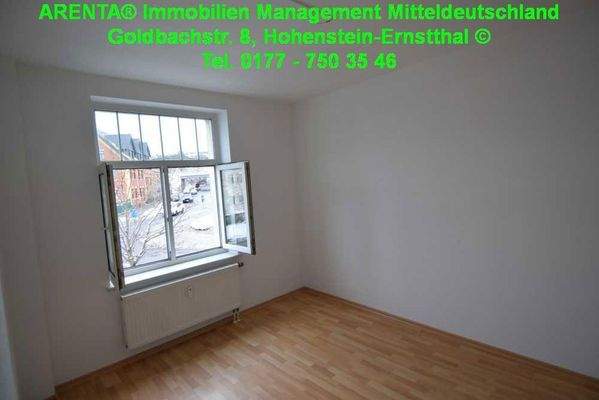 Breiter Raum von der Tür