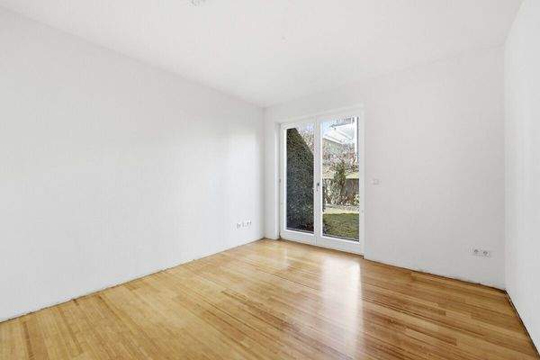 Kinderzimmer mit Gartenblick