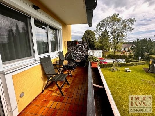 Balkon 1 Henndorf Wohnung RVC Immobilien Sven Hanisch Freilassing Bad Reichenhall Salzburg Bayern Österreich Balkonwohnung