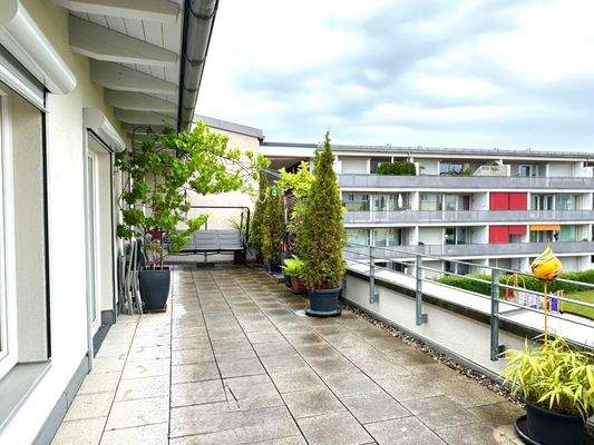 11. große, sonnige Dachterrasse.jpg