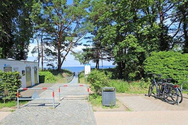 Strandaufgang direkt vor der Anlage