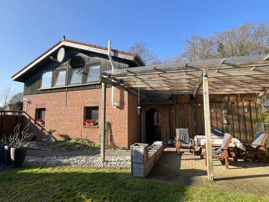 Rückansicht Haus mit überdachter Terrasse