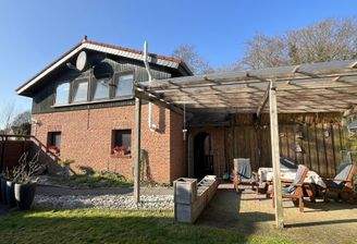 Rückansicht Haus mit überdachter Terrasse