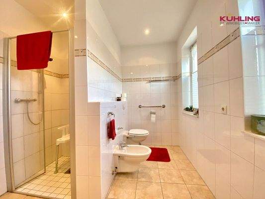 Bad mit barrierefreier Dusche