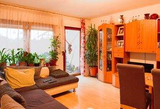 Wohn- Esszimmer mit Terrasse