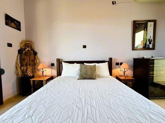 Villa mit Panoramablick auf Meer und weiße Berge auf einem 5.159 m² großen Privatgrundstück