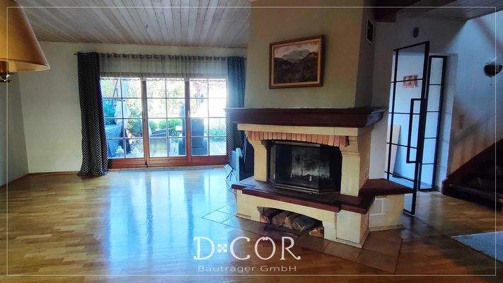 Wohnzimmer mit Blick zur Terrasse