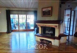 Wohnzimmer mit Blick zur Terrasse