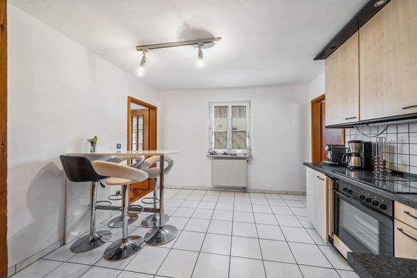 Küche mit Essbereich