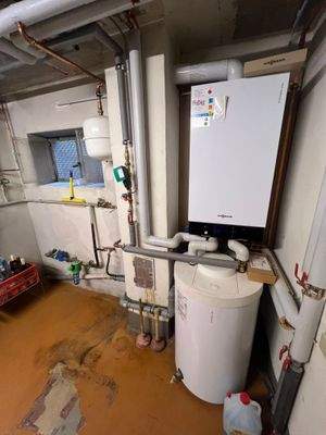 Gasheizung im Kellerraum im UG