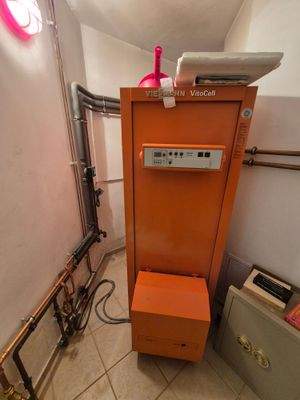 KG: Vorraum mit Heizungsanlage