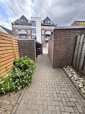 Durchgang zur Garage 