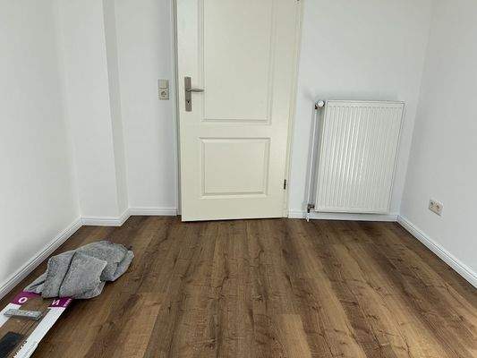 Kinder- oder Arbeitszimmer (2).JPG