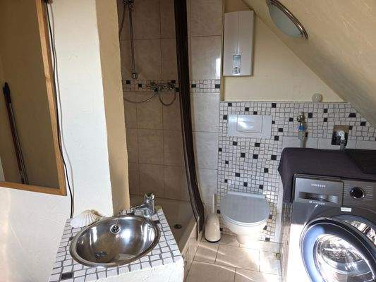 Zweites Bad mit Dusche.jpg