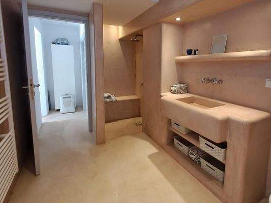 Kreta, Kalyves: Elegante neoklassizistische Villa am Meer zu verkaufen