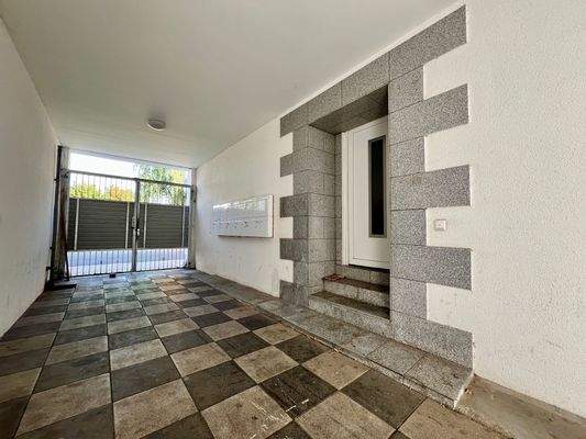 Vorderhaus - Haustür