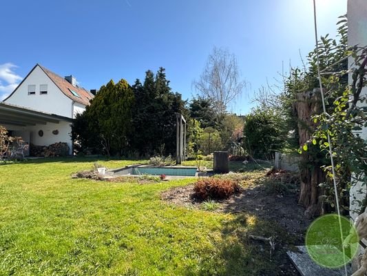 Weitläufiger Garten mit ...
