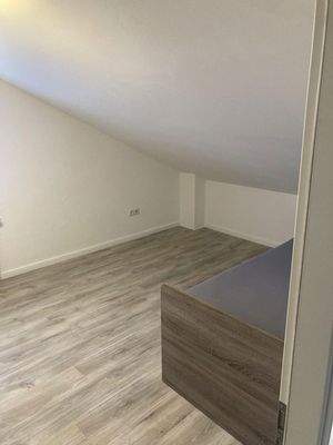 Zimmer DG mit Schräge