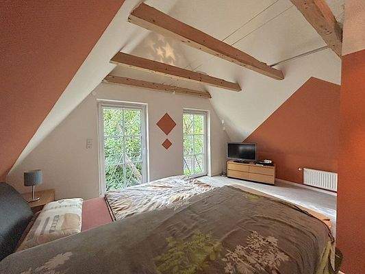 Schlafzimmer mit Blick zum Garten