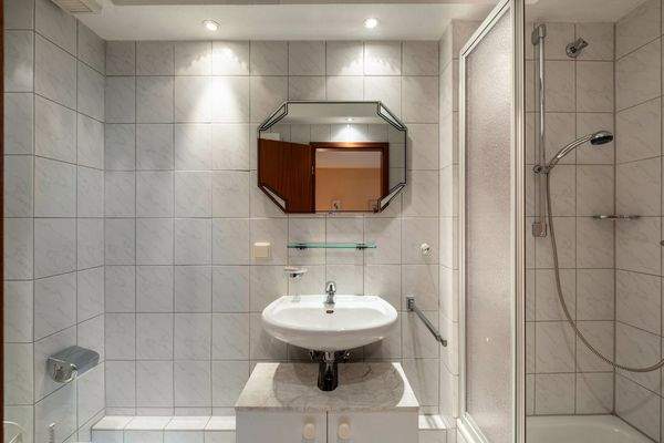 Mit zusätzlichem Bad