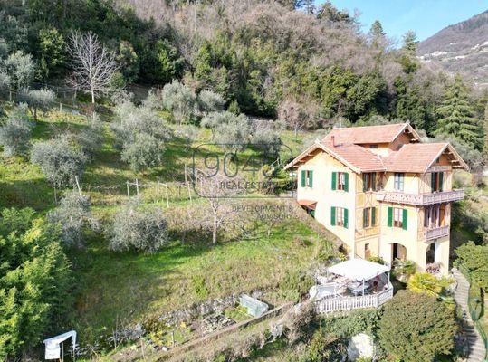 Faszinierende Jugenstil-Villa aus dem 19. Jh. mit Seeblick in Tavernola - Lombardei