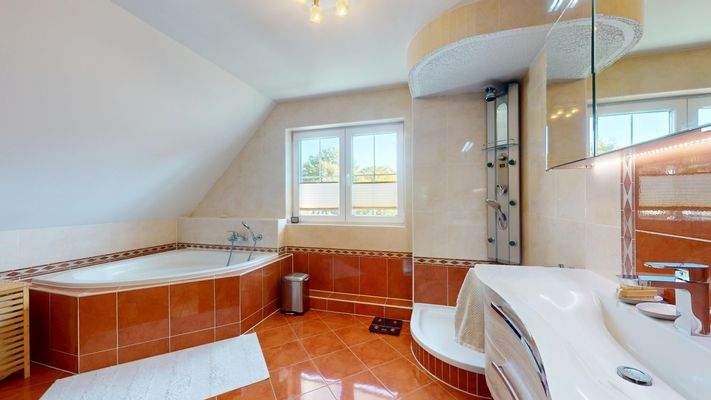 Badezimmer im Obergeschoss