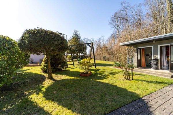 Außenansicht + Garten