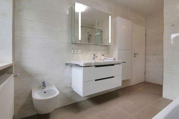 Badezimmer im Obergeschoss