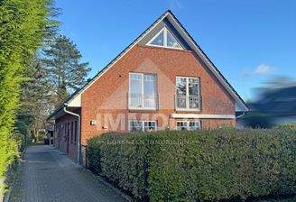 Straßenansicht / vordere Doppelhaushälfte 