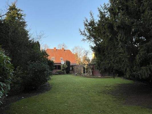 Garten und Rückansicht