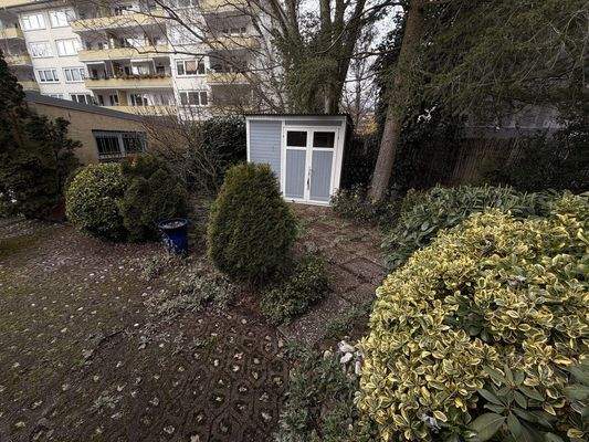 Garten mit Gartenhütte