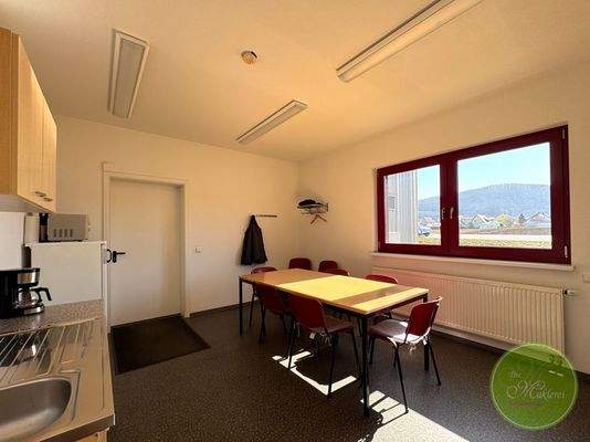 Ihr Personalraum mit Teeküche und doppeltem Zugang