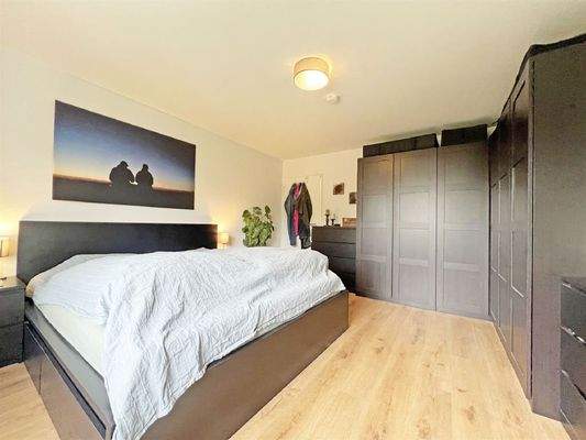 Großes Schlafzimmer