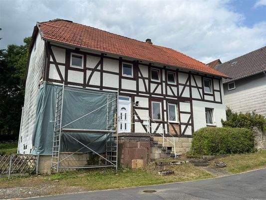 Haus neben dem Grundstück (optional)