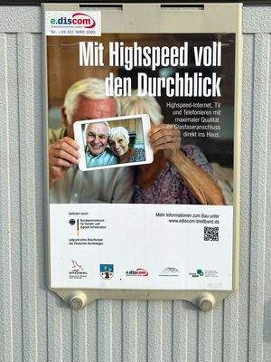 Highspeed-Internet Kasten vor dem Haus